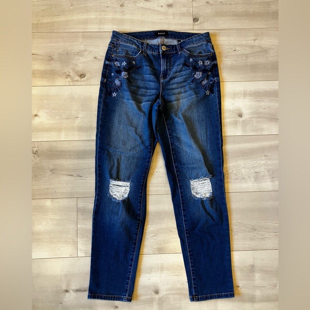 R Jeans Blue Boyfriend Jeans with Floral  embroidery in size 25